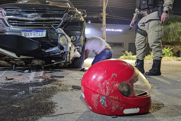 Motociclista fica ferido ao ser atingido por carro que tentava conversão em Patos de Minas