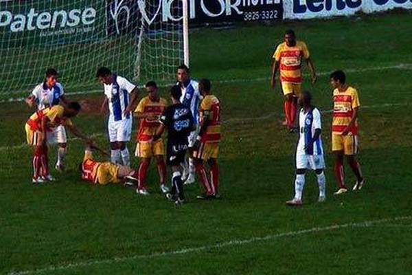 URT perde oportunidades contra o Minas, leva gol e decisão fica para último jogo