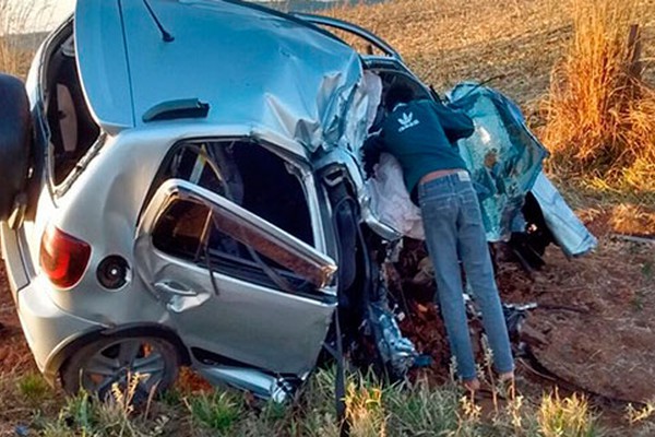 Colisão entre carro e carreta mata mulher natural de Rio Paranaíba entre Ibiá e São Gotardo