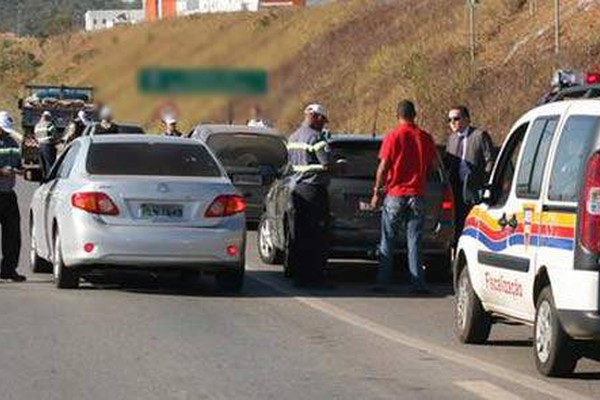 Justiça impõe multa para taxistas interromperem transporte clandestino