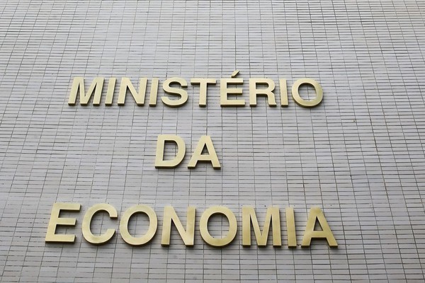 Reajuste para funcionalismo será decidido até junho, diz Tesouro