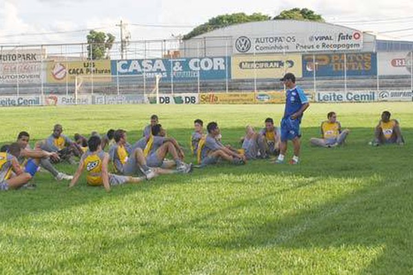 URT enfrenta a seleção de João Pinheiro neste sábado no Zama Maciel