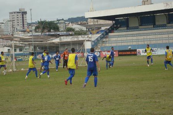 Zezito comanda treino técnico e indica mais reforços à diretoria celeste