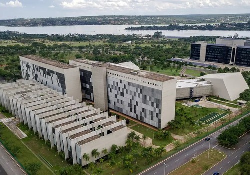 STJ proíbe Forças Armadas de afastar militares por transição de gênero