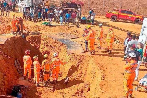 Quatro pessoas são indiciadas por morte de garoto que caiu em buraco em Carmo do Paranaíba