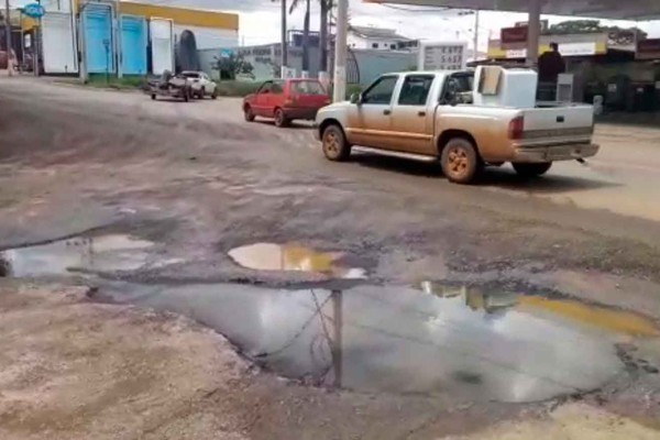 Após reclamação mostrada no Patos Hoje, Avenida JK recebe tapa-buracos e minimiza problemas de motoristas