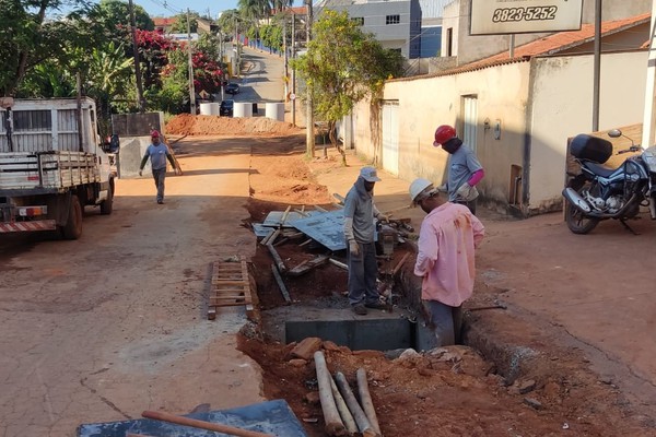 Obras na Rua São Geraldo seguem a todo vapor; expectativa de conclusão é de 11 meses diz secretário