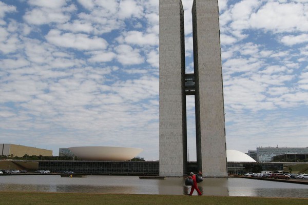 Congresso aprova reajuste para servidores e piso da enfermagem