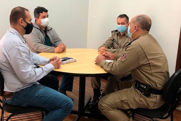 Reunião com representantes da Polícia Militar e Prefeitura discute situação do trânsito