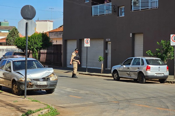 Mais um acidente no cruzamento da rua Rui Barbosa com a rua vereador João Pacheco