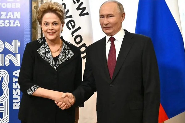 Com Putin, Dilma defende expansão do Brics e uso de moedas locais