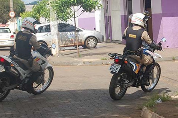 Jovem tem o braço transfixado em mais disparos de arma de fogo no Bairro Brasil