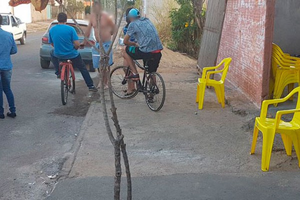 Bandidos invadem casa de encontro e levam muito dinheiro, celulares e até uma motocicleta