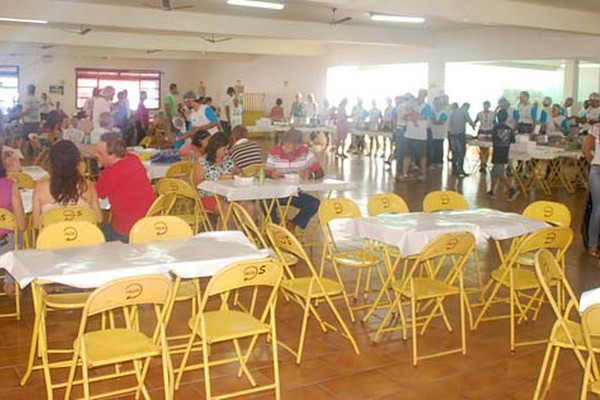 Leilão do Bem leva centenas de pessoas ao Parque de Exposições em dia de solidariedade