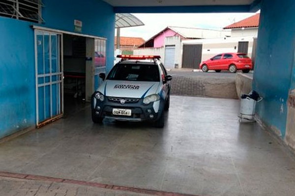 Homem é procurado por ameaçar, quebrar dentes e tentar introduzir garrafa na esposa