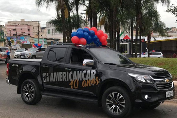 American Car abre o 9° Feirão do Noel com uma grande carreata por toda a cidade