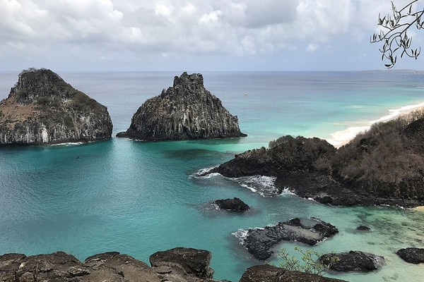 Agência de turismo é condenada a pagar R$33 mil a casal por problemas em 2ª lua de mel em Fernando de Noronha