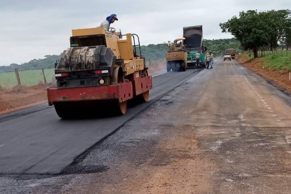 Empreiteira inicia a colocação de asfalto e obras na Estrada de Sumaré podem ser concluídas antes do prazo