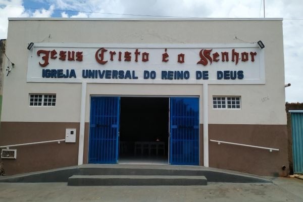 Mulher invade igreja, agride fiéis e acaba presa depois de tentar dar tapa em PM em Patrocínio