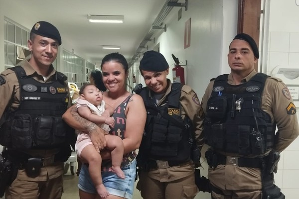 Polícia Militar salva bebê com necessidades especiais que havia se engasgado em Patos de Minas