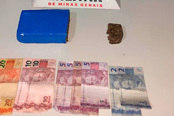 Casal é preso em veículo de aplicativo com tabletes de maconha em Patrocínio