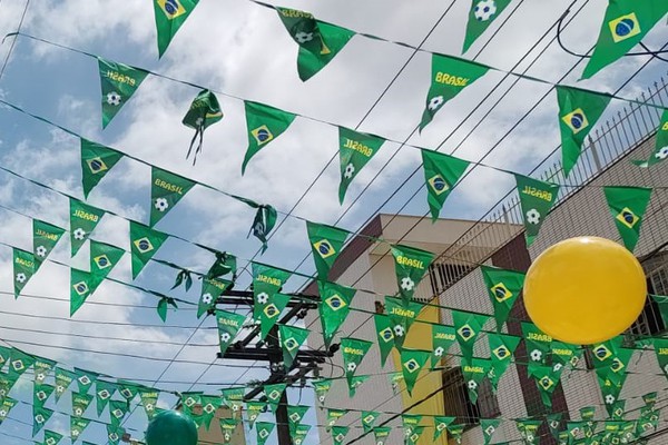 Com a chegada da Copa do Mundo, Cemig alerta: é proibido instalar ornamentações em estruturas da rede elétrica