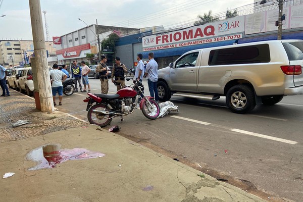 Mãe morre e filho fica ferido em grave acidente na rua Major Gote, em Patos de Minas