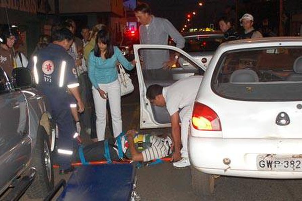 Motorista fica ferido em acidente envolvendo 3 veículos na Doutor Marcolino