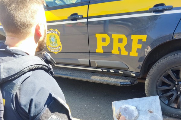 Passageiro de ônibus é preso pela PRF de Patos de Minas com barras de cloridrato de cocaína