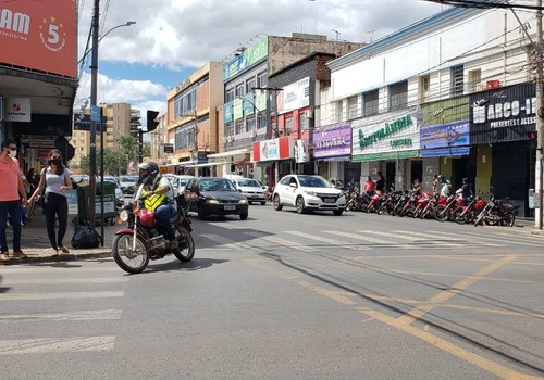 Funcionários do comércio não poderão trabalhar no 1° de maio; saiba o que abre e fecha