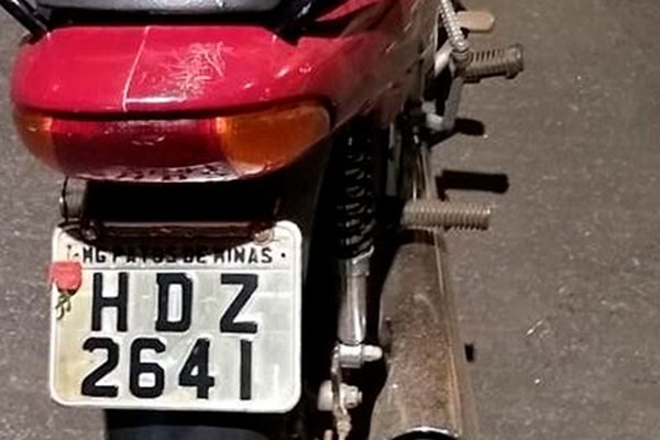 Homem é preso ao ser flagrado pelo Olho Vivo trocando moto furtada por bicicleta