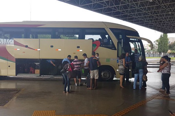 Antes do reajuste das passagens, movimento no Terminal Rodoviário de Patos de Minas triplica