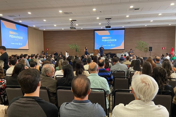 UNIPAM promove encontro pedagógico com palestra para 400 docentes