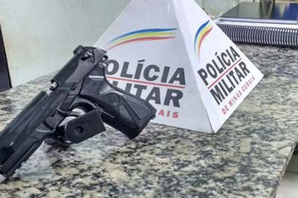 Jovem é preso com arma de fogo após fazer ameaças contra desafeto no Distrito de Ponte Firme