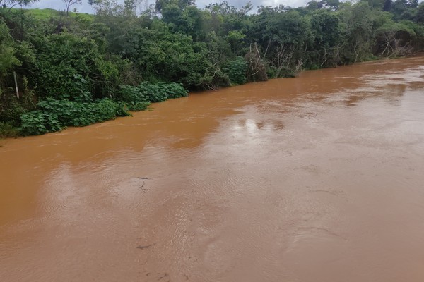 Nível do Rio Paranaíba volta a subir e previsão do tempo mostra que chuva vai até início de 2023