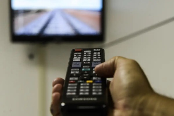 Presidente Lula assina o decreto que regulamenta a TV 3.0