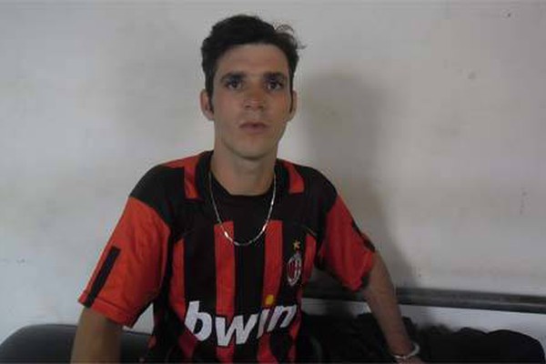Homem em liberdade condicional é preso com grande pedra de crack
