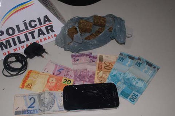 Blusa denuncia e PM apreende adolescente de 17 anos com grande quantidade de droga