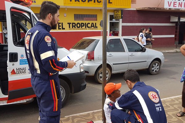 Aposentada de 56 anos é atropelada e fica ferida ao tenta atravessar a rua em Patos de Minas