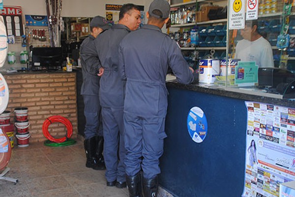 Operação Alerta Vermelho do Corpo de Bombeiros fiscaliza comércios para prevenir incêndios