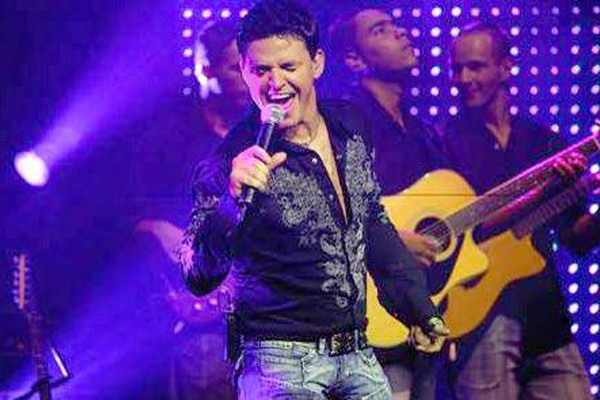 Nossa FM completa 10 anos e traz Eduardo Costa para festejar com os ouvintes