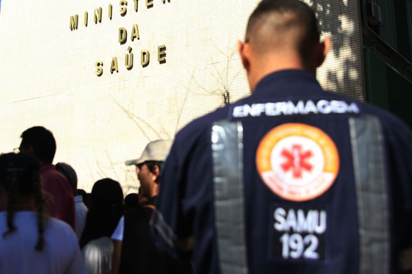 Ministério prevê pagamento do piso da enfermagem a partir de agosto