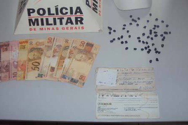 Motorista é preso com mais de 50 pedras de crack após fugir de blitz na via de acesso a Carmo