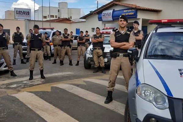 PM leva diversas pessoas para a delegacia nos últimos dias por tráfico, roubo e ordens judiciais 