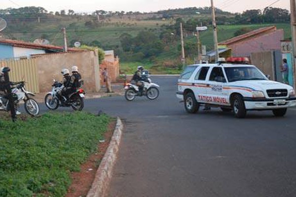 Operação da PM apreende revólver no bairro Morada do Sol