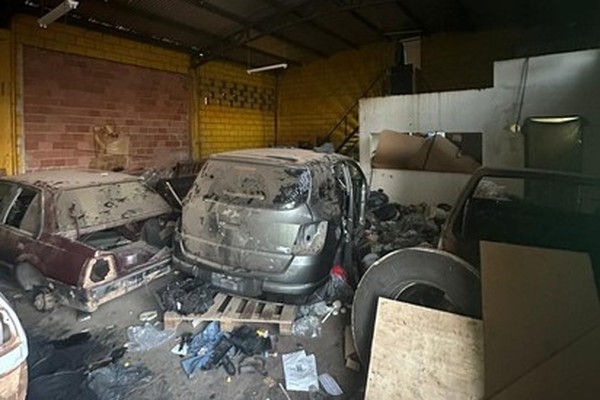 Polícia estoura desmanche de carros e prende um homem