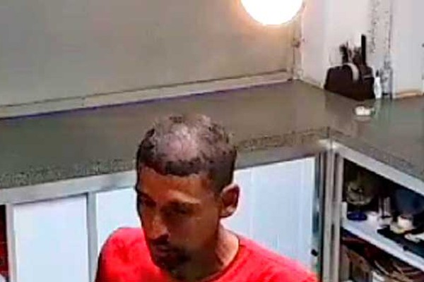 Bandido arromba cafeteria de lava-jato, toma refrigerante e vai embora com materiais; veja