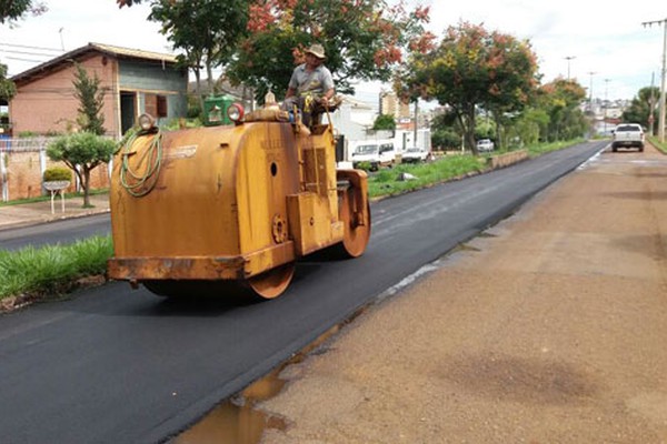 Avenida Continental e ruas de Areado e Pindaíbas começam a ser recapeadas pela Prefeitura