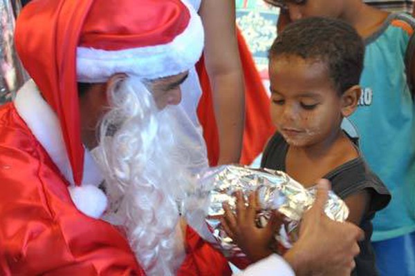 Um espetáculo de natal: Super Amigos levam alegria a milhares de crianças