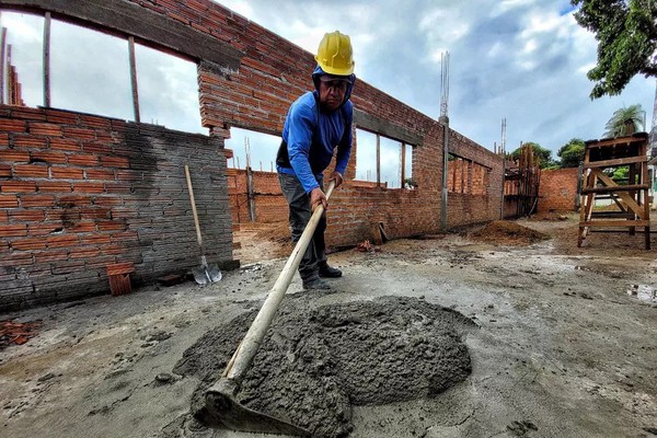 Servente de obras que chegou a vomitar com alimentação em más condições será indenizado